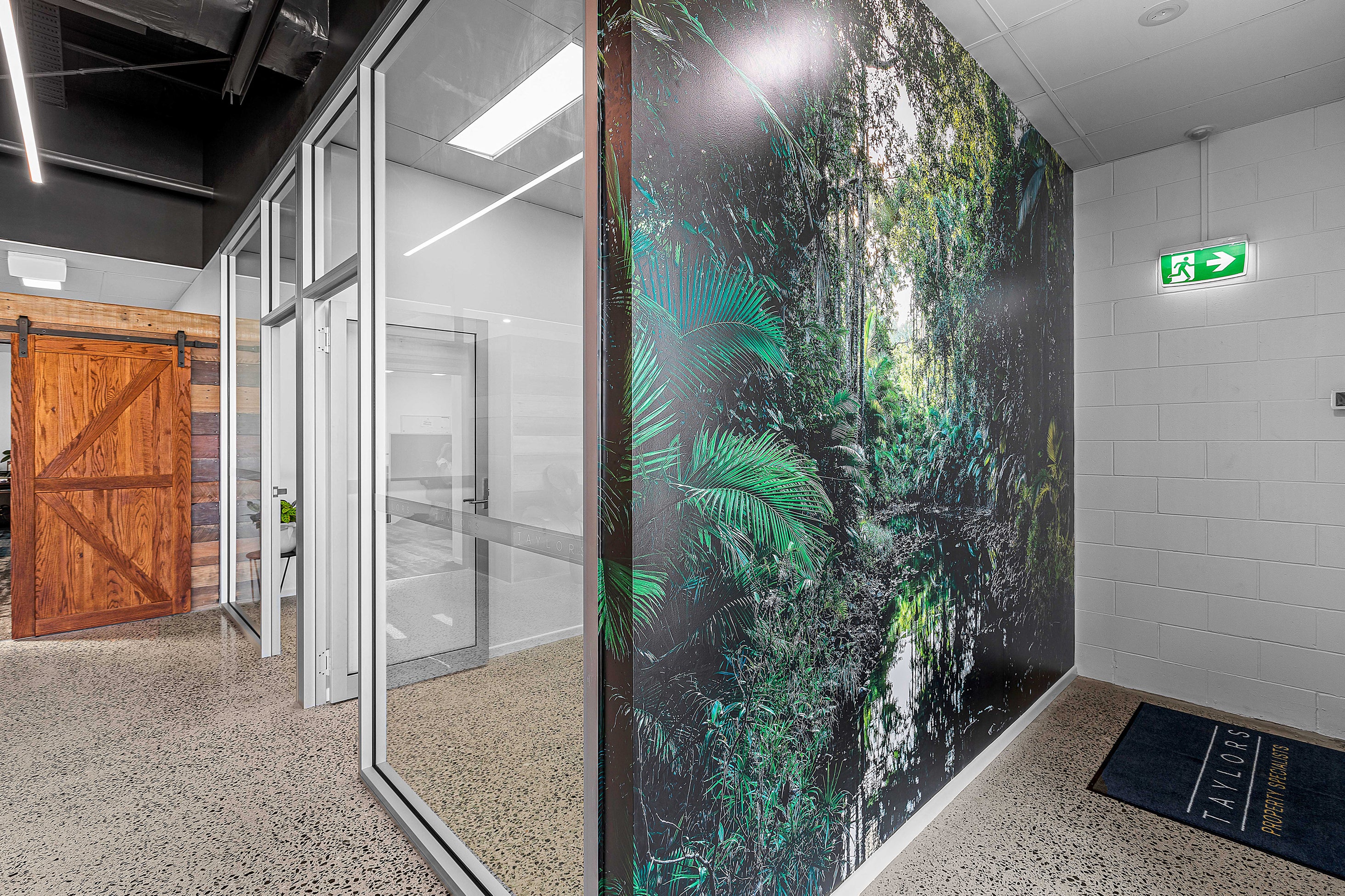 TaylorsWallpapers_AB_003.jpg__PID:c0b90442-3ead-4ec7-8122-97dc3ef2c9fe