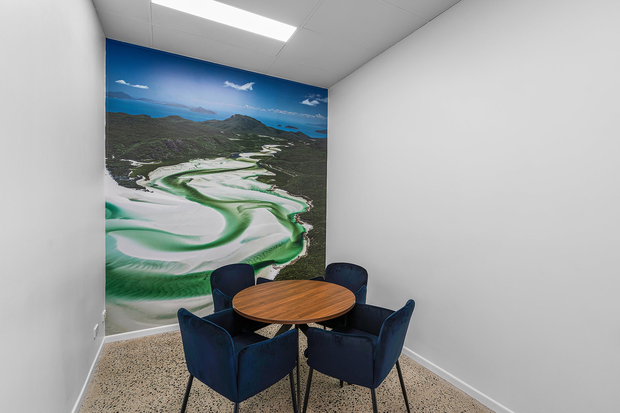 TaylorsWallpapers_AB_004.jpg__PID:b904423e-ad4e-4701-a297-dc3ef2c9fed8